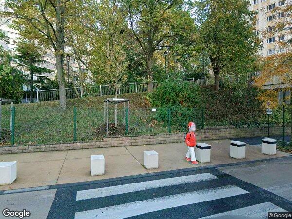 UN APPARTEMENT AVEC UNE CAVE ET UN PARKING