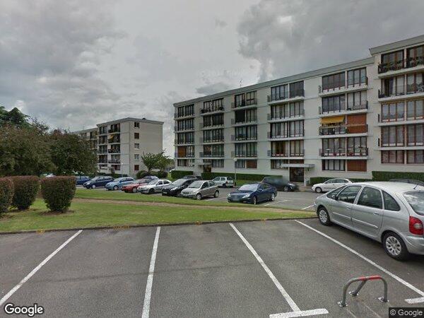 UN APPARTEMENT DE TYPE F4 AVEC UNE CAVE ET UN PARKING