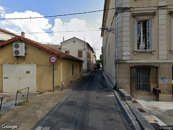 UN APPARTEMENT AVEC UNE CAVE ET UN GARAGE
