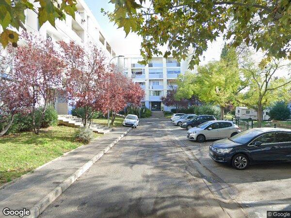 UN APPARTEMENT ET UN LOCAL À USAGE DE CAVE