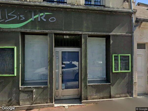 UN BÂTIMENT MITOYEN