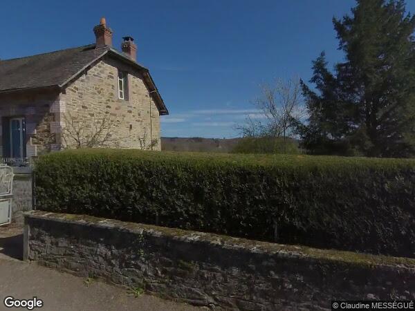 UNE MAISON