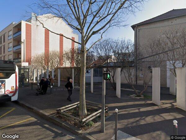 UN PAVILLON ET UNE PARCELLE DE TERRAIN