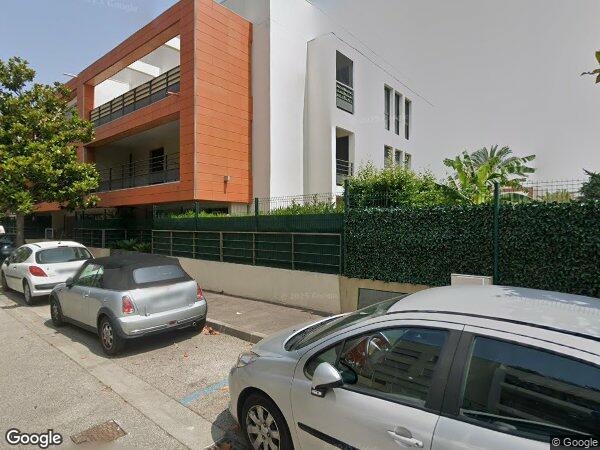 UN GARAGE