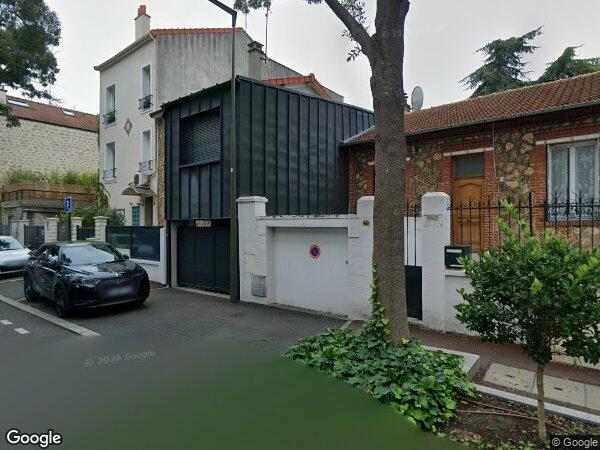 UNE MAISON