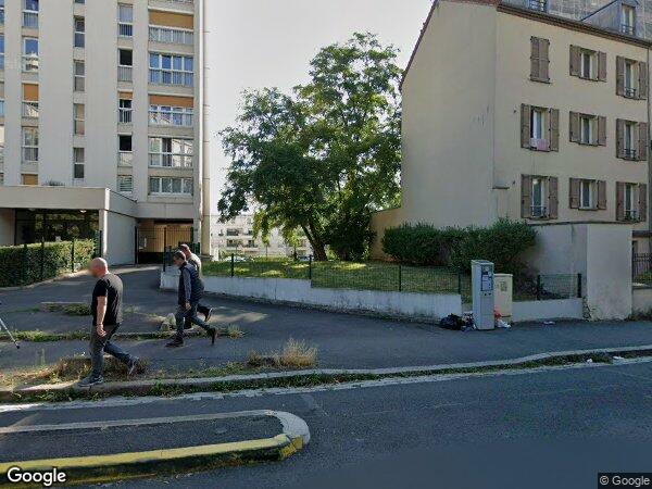 UN APPARTEMENT ET UNE CAVE
