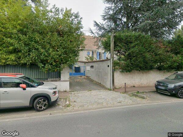 UN APPARTEMENT ET UNE CAVE