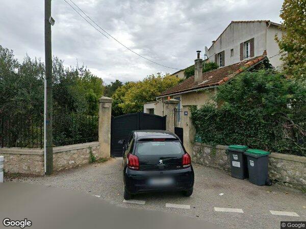 UNE MAISON