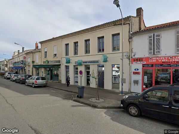 UN IMMEUBLE EN PIERRE