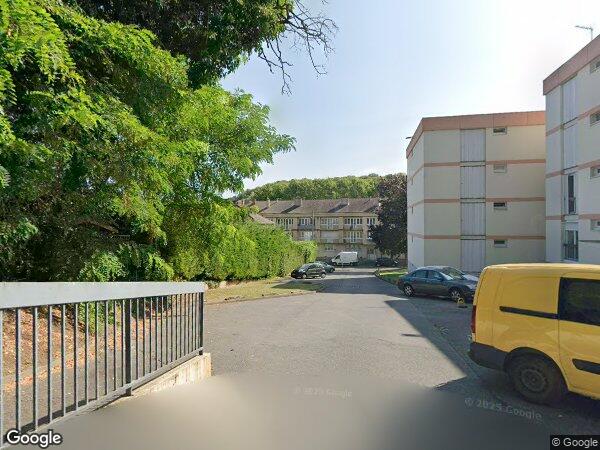 UN APPARTEMENT AVEC UNE CAVE ET UN GARAGE