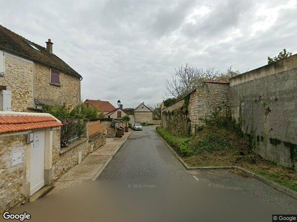 UNE MAISON D'HABITATION AVEC JARDIN