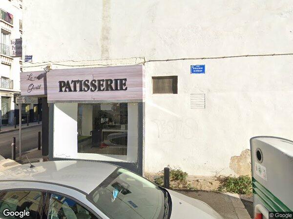 UN IMMEUBLE À USAGE D'HABITATION