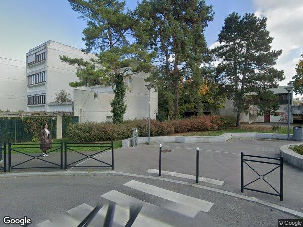UN APPARTEMENT ET UN EMPLACEMENT DE GARAGE