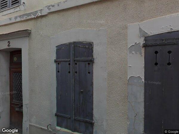 UN IMMEUBLE À USAGE D'HABITATION