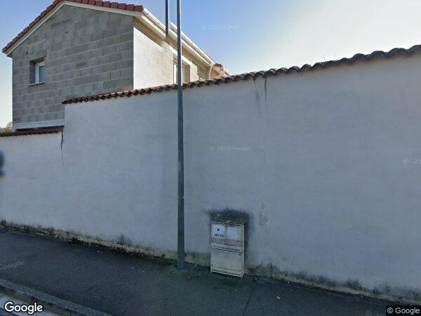 UNE MAISON À USAGE D'HABITATION