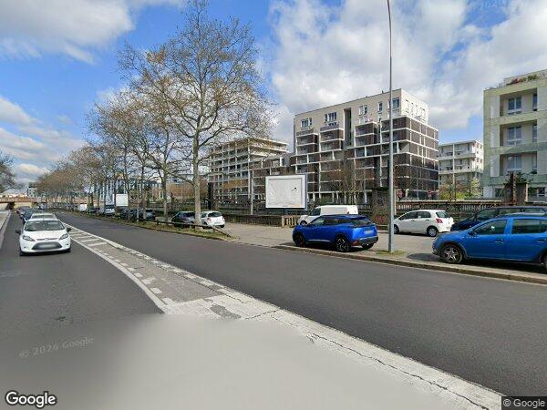 UN PARKING ET GARAGE
