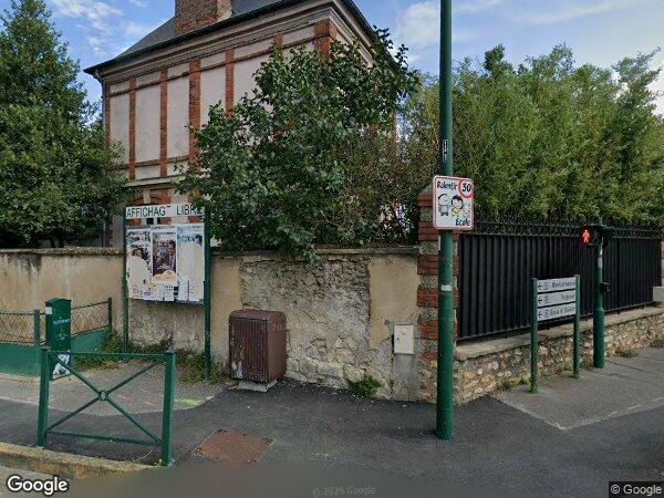 UN APPARTEMENT ET UN PARKING