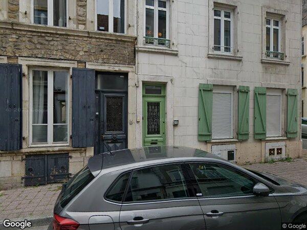 UNE MAISON À USAGE D'HABITATION