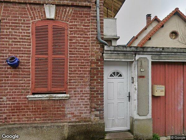 UN IMMEUBLE D'HABITATION