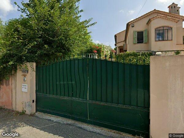 UNE MAISON D'HABITATION
