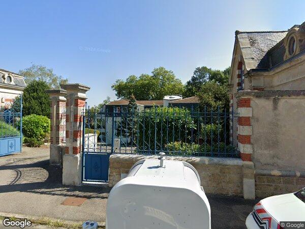 UN APPARTEMENT DE TYPE F4