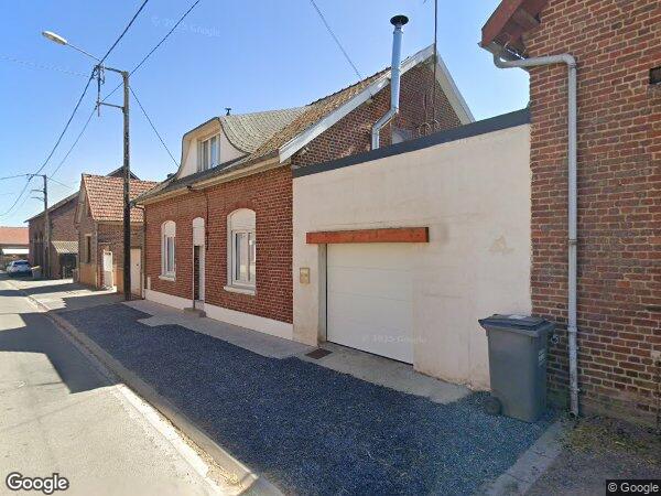UN IMMEUBLE À USAGE D'HABITATION