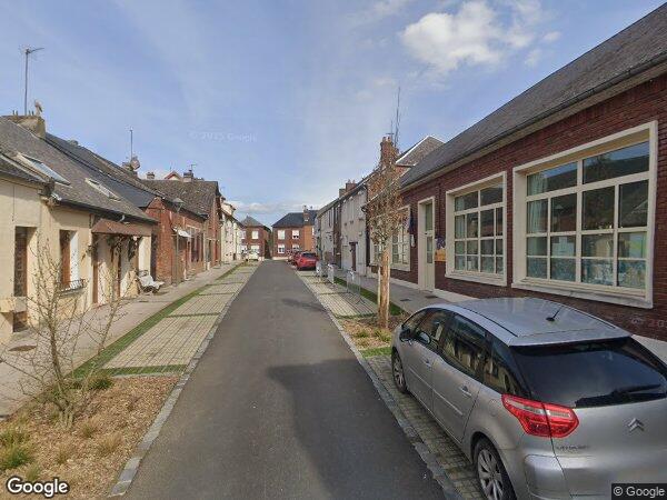 UNE MAISON À USAGE D'HABITATION