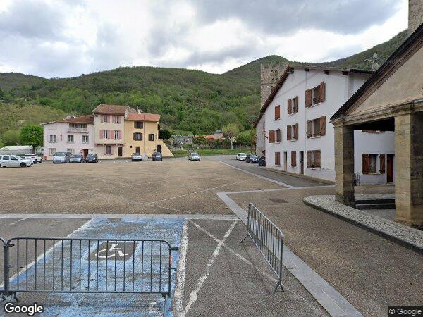 UN IMMEUBLE DE VILLE