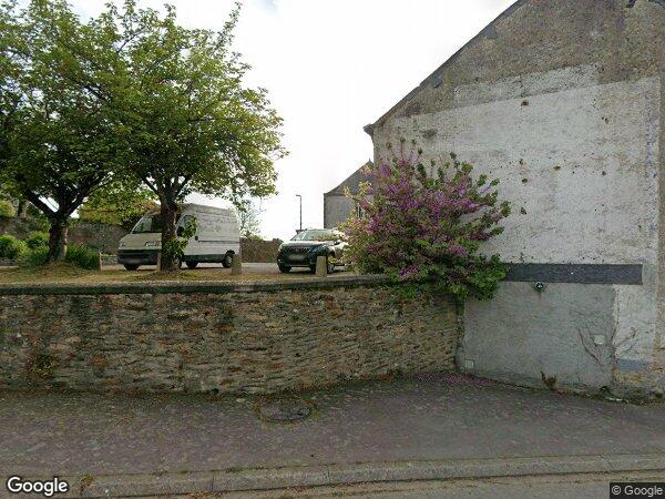 UNE MAISON D'HABITATION ET DIVERSES PARCELLES DE TERRE AVEC UN PETIT BATIMENT