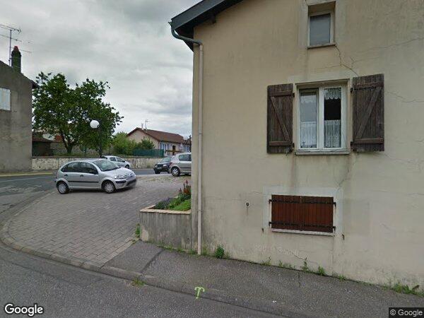 UNE MAISON À USAGE D'HABITATION