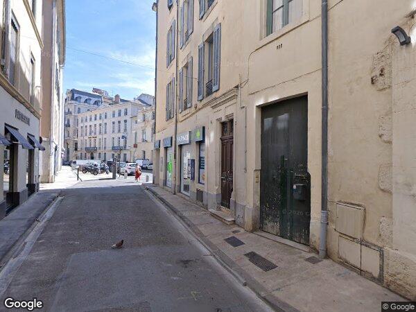 UN LOCAL À USAGE COMMERCIAL