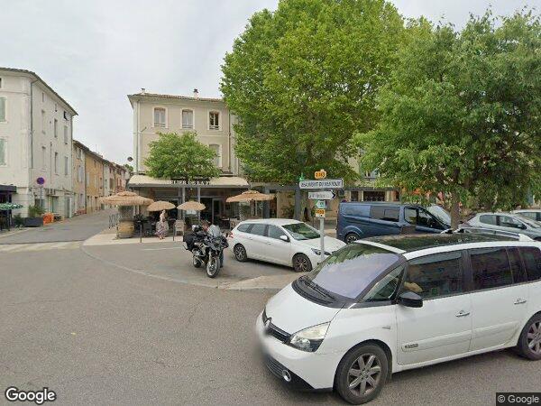 UN APPARTEMENT AVEC BALCON