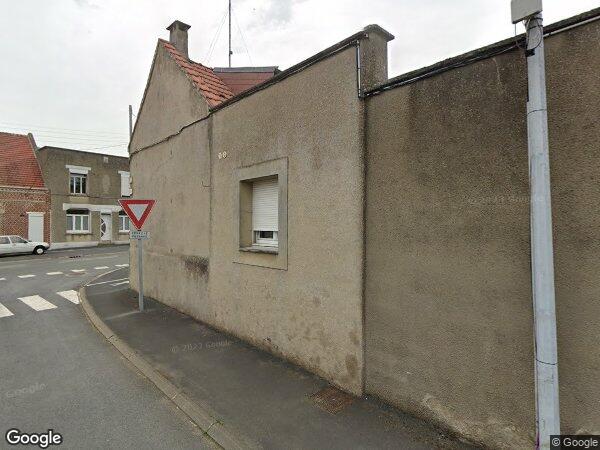 UNE MAISON À USAGE D'HABITATION