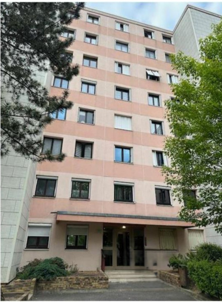 UN APPARTEMENT