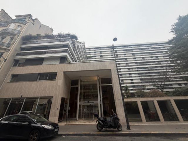 UN APPARTEMENT AVEC UNE CAVE ET UN PARKING