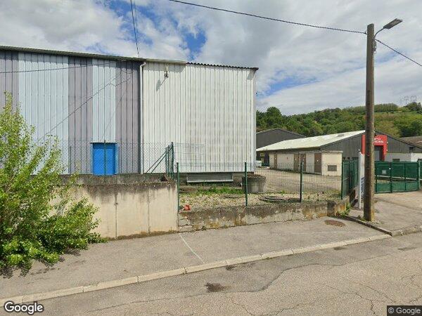 UN TÈNEMENT À USAGE INDUSTRIEL