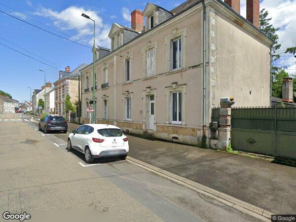 UN ENSEMBLE IMMOBILIER À USAGE COMMERCIAL