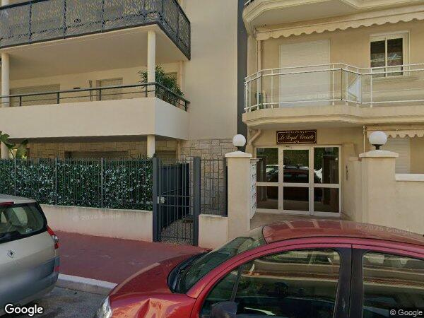 UN PARKING FERMÉ EN BOX