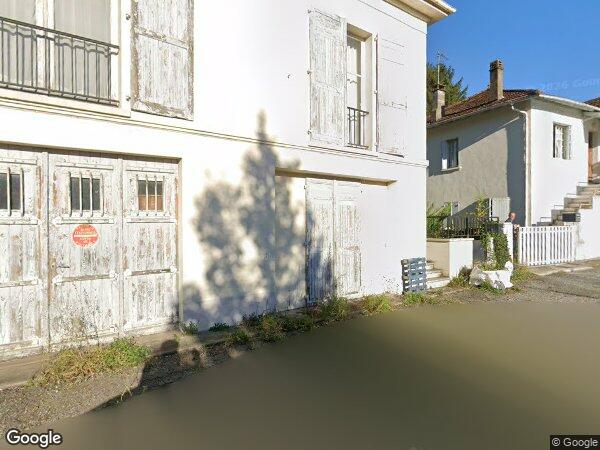 UNE MAISON À USAGE D'HABITATION