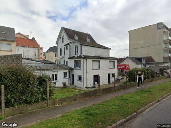 UN IMMEUBLE À USAGE D'HABITATION