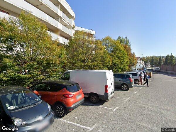 UN APPARTEMENT, AVEC BALCON, CAVE ET BOX-GARAGE