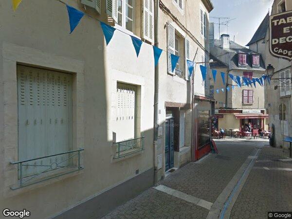 UN LOCAL COMMERCIAL SUR 3 NIVEAUX