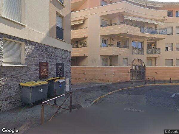 UN APPARTEMENT ET UN EMPLACEMENT DE STATIONNEMENT 