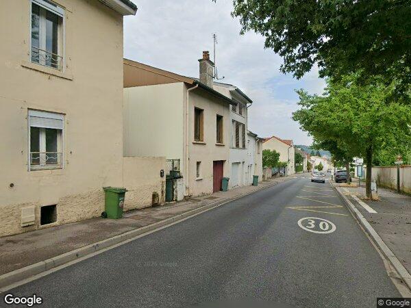 UNE MAISON À USAGE D'HABITATION