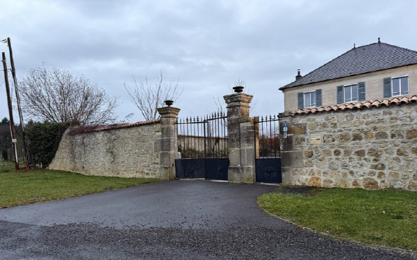 Une MAISON à usage d’habitation et professionnel