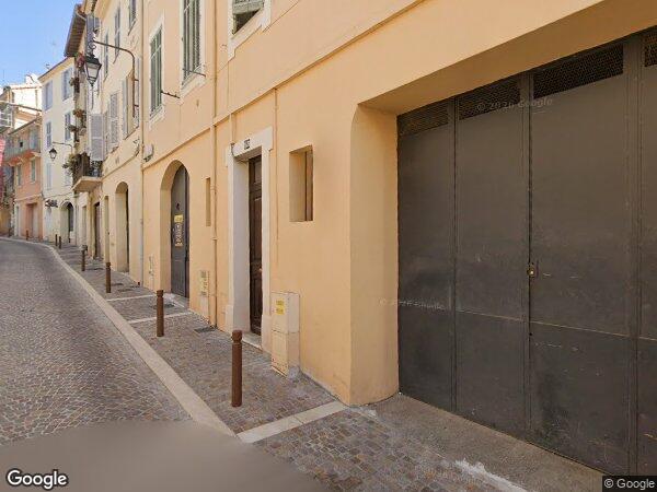 UN APPARTEMENT
