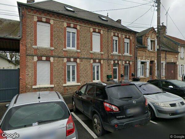 UN IMMEUBLE D'HABITATION