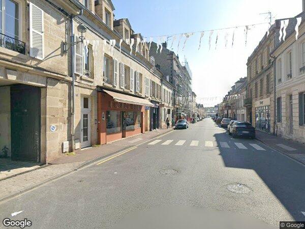 UN IMMEUBLE À USAGE D'HÔTEL