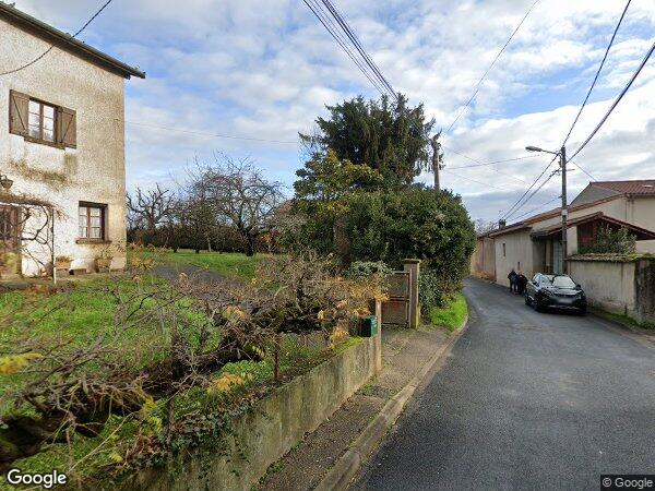 UN TENEMENT IMMOBILIER