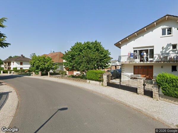 UNE MAISON